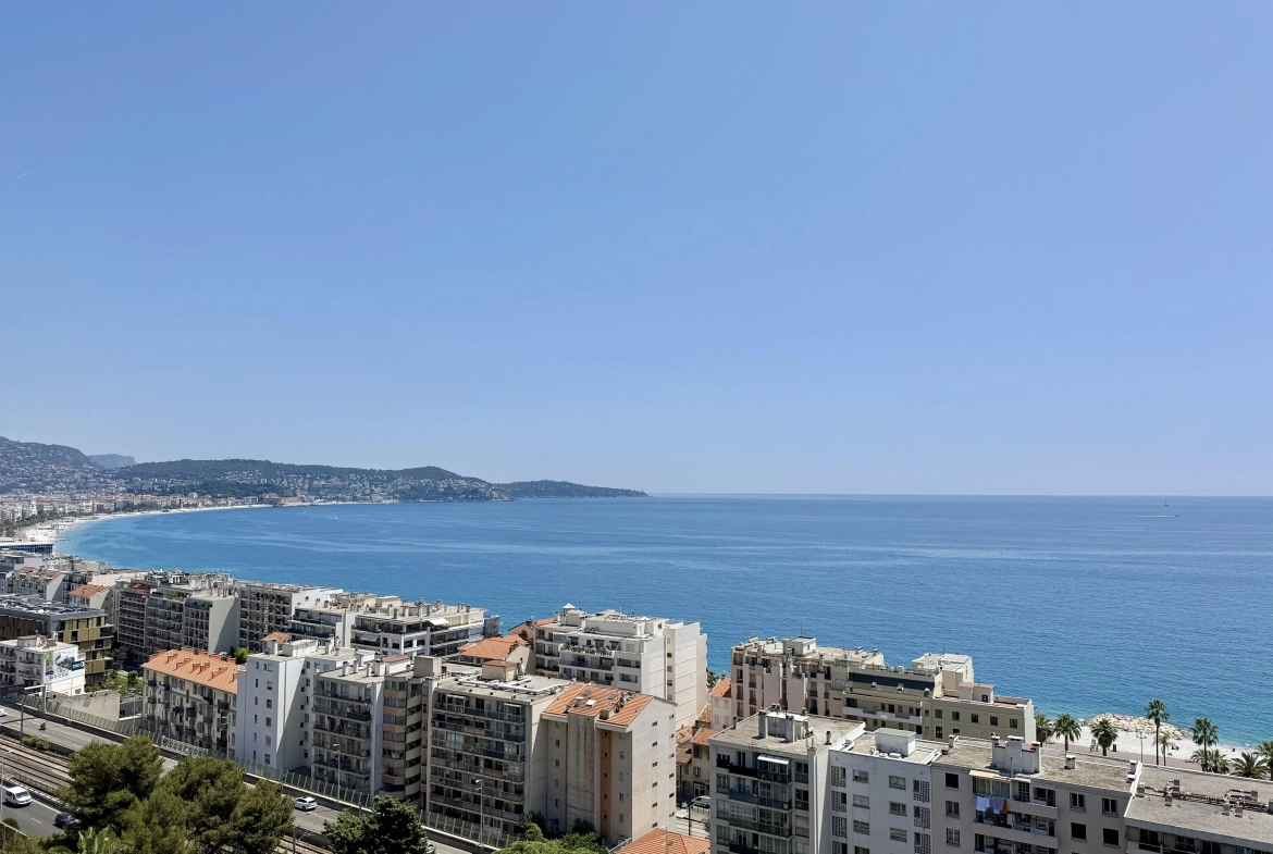 Appartement type studio bis de 30 m² avec vue mer à Fabron, Nice 