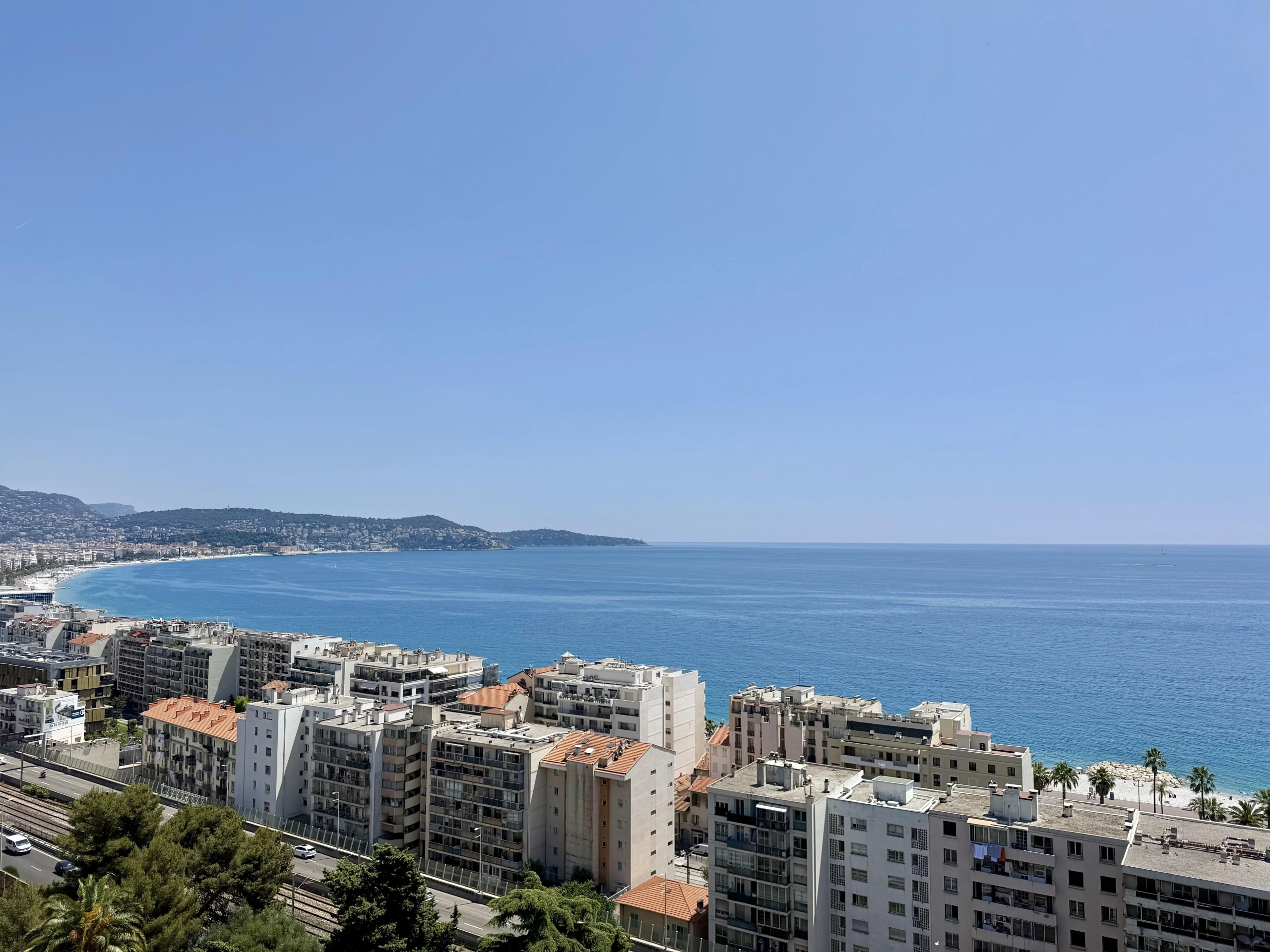Appartement type studio bis de 30 m² avec vue mer à Fabron, Nice 