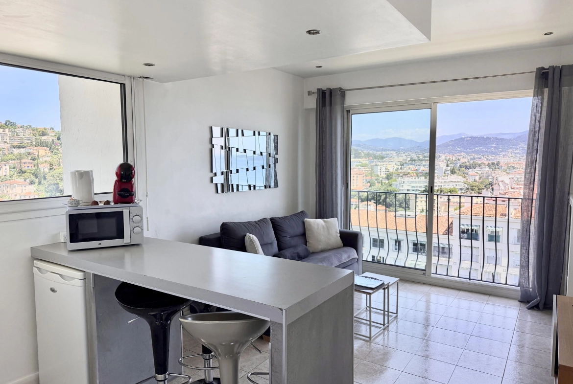 Appartement type studio bis de 30 m² avec vue mer à Fabron, Nice 