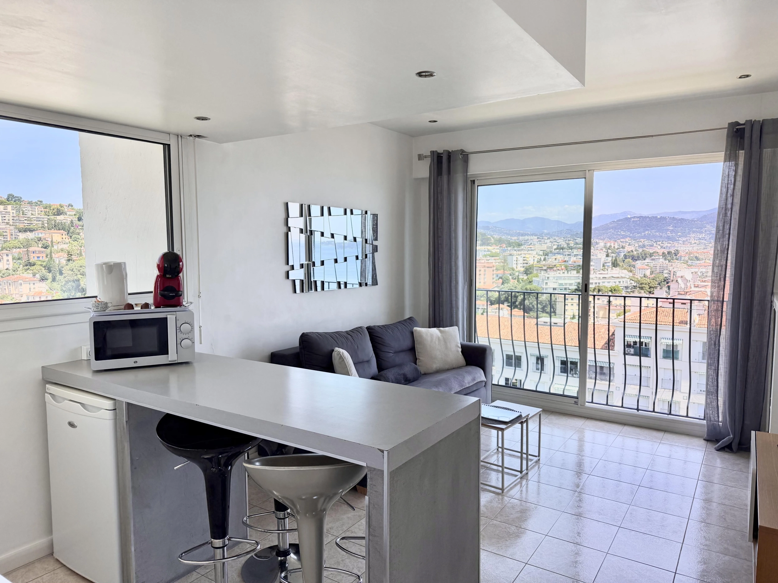 Appartement type studio bis de 30 m² avec vue mer à Fabron, Nice 