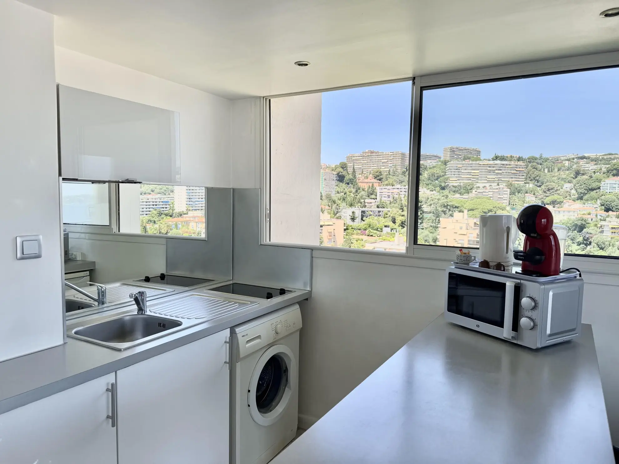 Appartement type studio bis de 30 m² avec vue mer à Fabron, Nice 