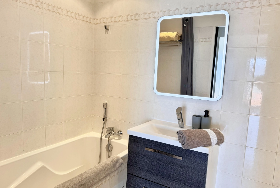 Appartement type studio bis de 30 m² avec vue mer à Fabron, Nice 