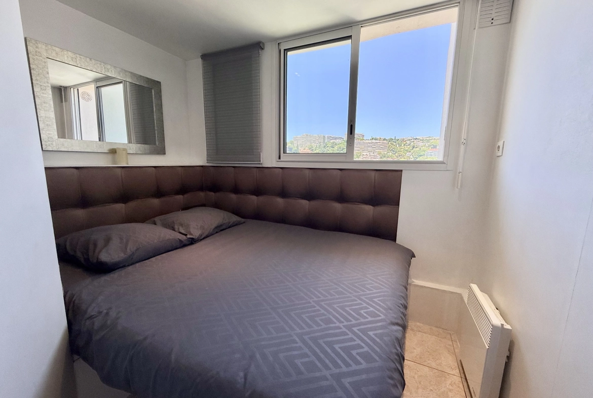 Appartement type studio bis de 30 m² avec vue mer à Fabron, Nice 