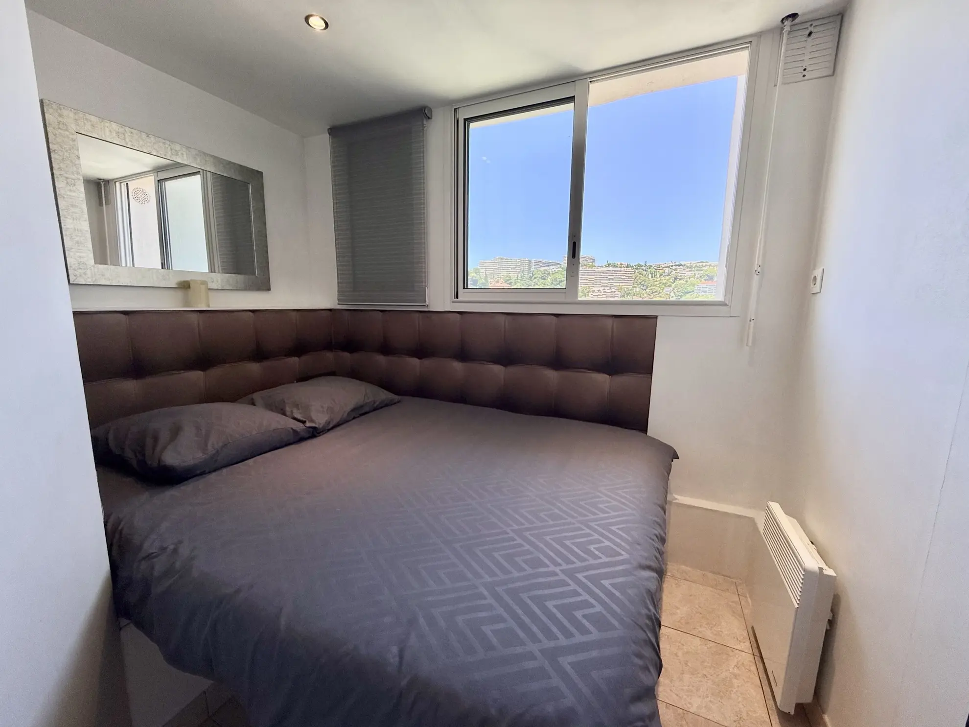 Appartement type studio bis de 30 m² avec vue mer à Fabron, Nice 