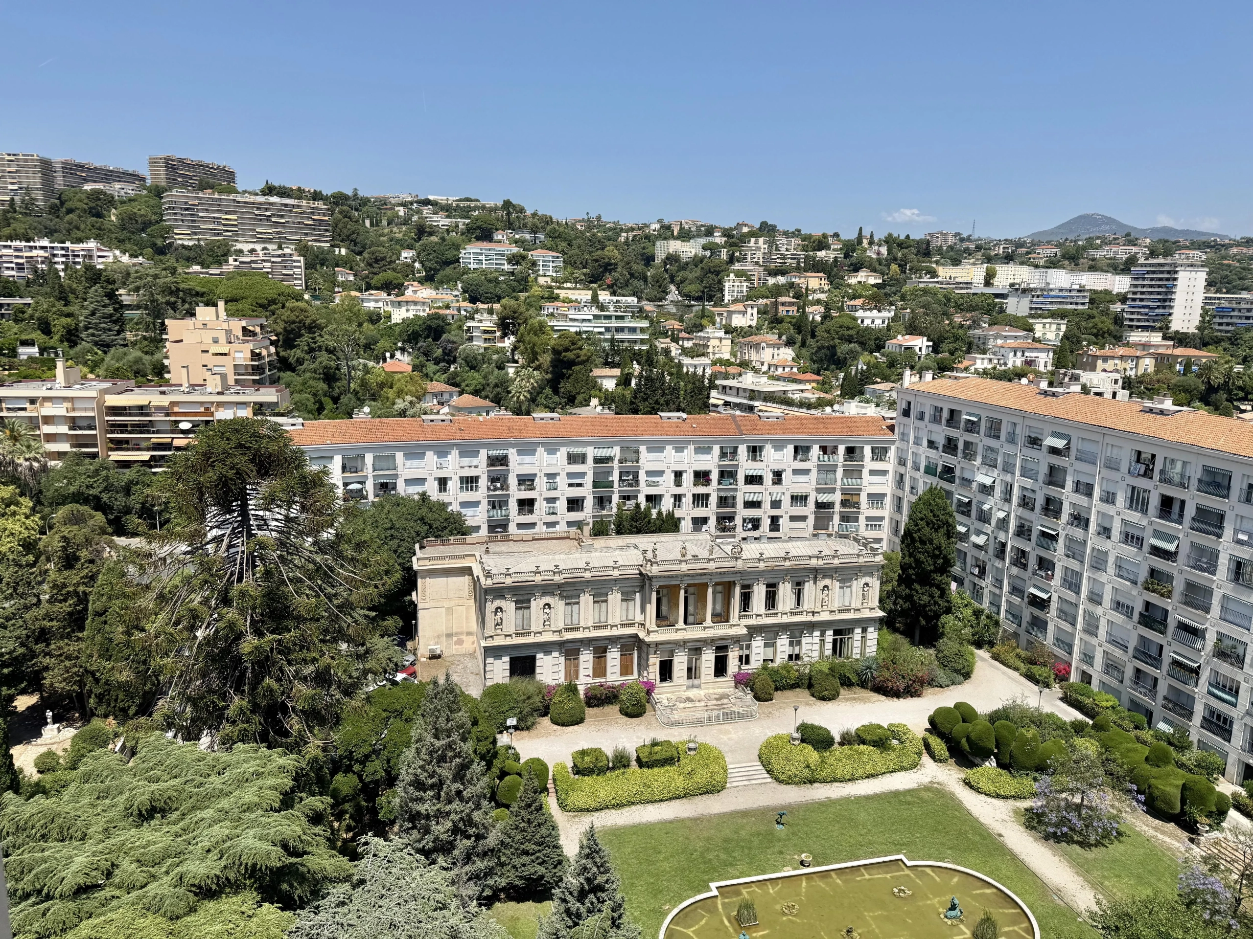 Appartement type studio bis de 30 m² avec vue mer à Fabron, Nice 