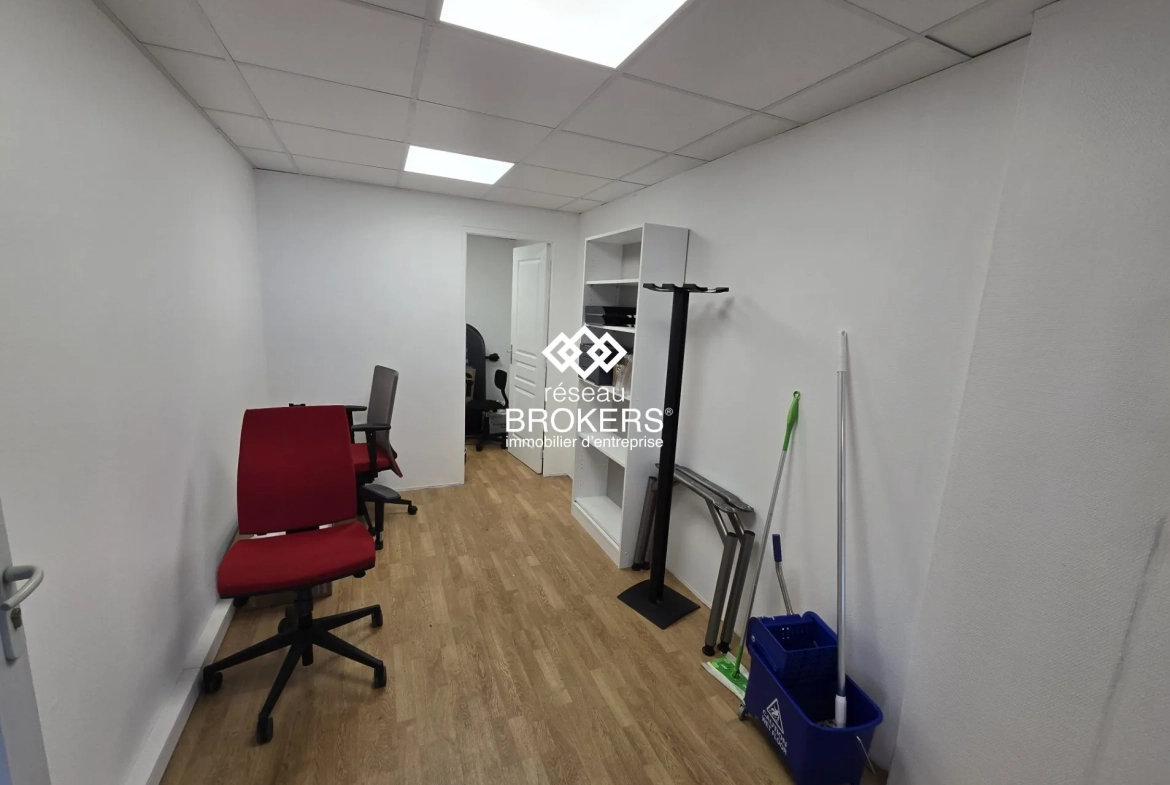 Bureaux à vendre à Villiers-Le-Bel - 56 m² dans immeuble récent 