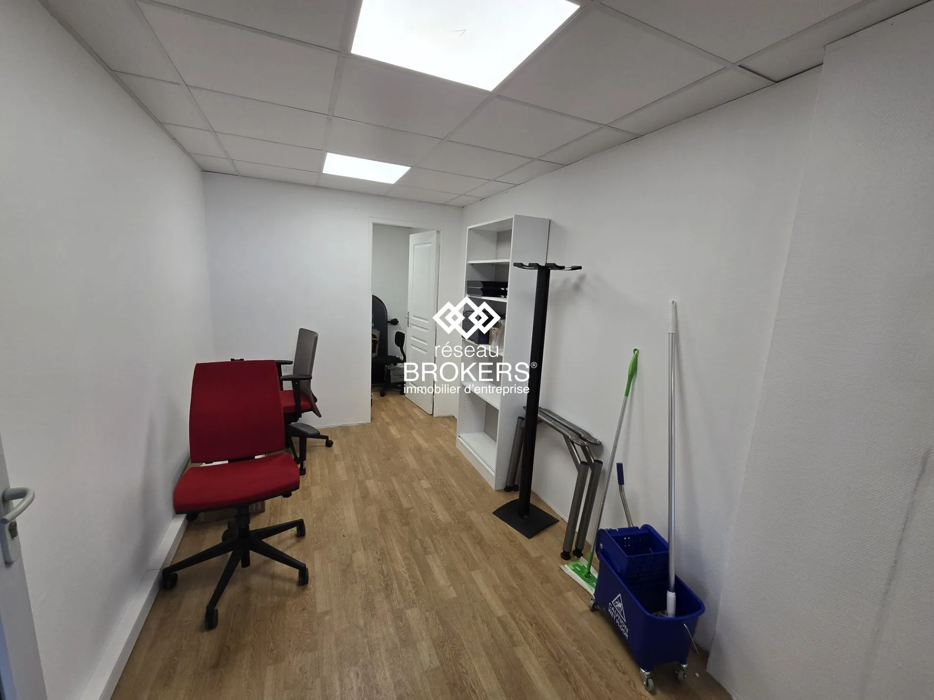 Bureaux à vendre à Villiers-Le-Bel - 56 m² dans immeuble récent 