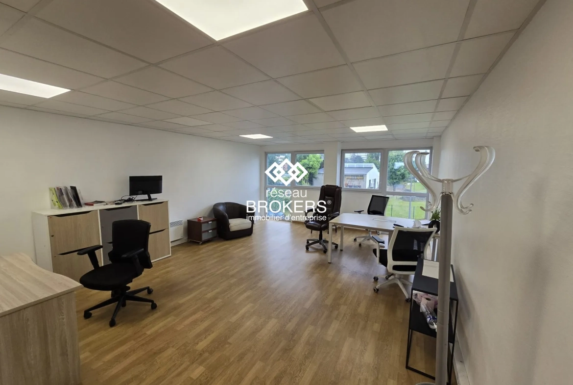 Bureaux à vendre à Villiers-Le-Bel - 56 m² dans immeuble récent 