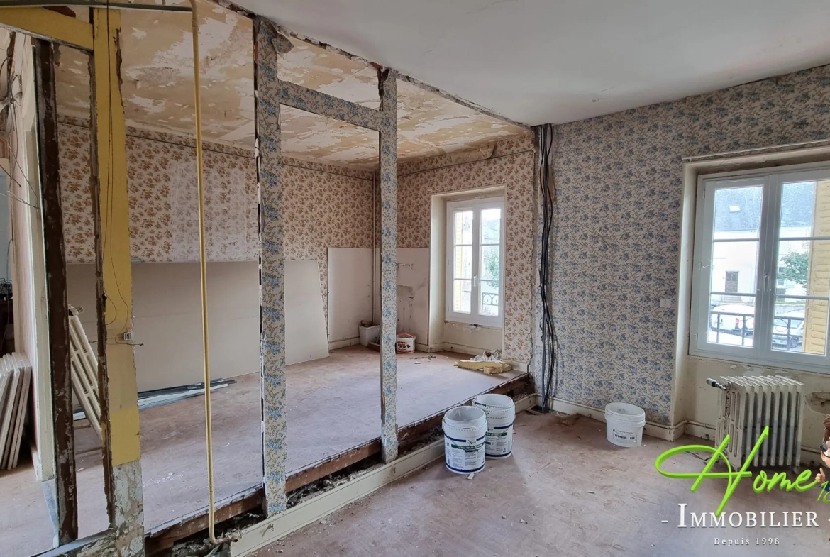 Maison à vendre à Les Aix d'Angillon - Charme et potentiel historique 