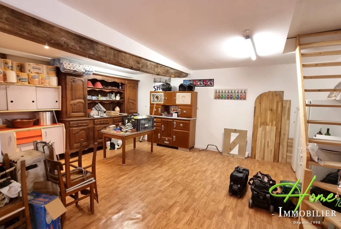 Maison à vendre à Les Aix d'Angillon - Charme et potentiel historique 