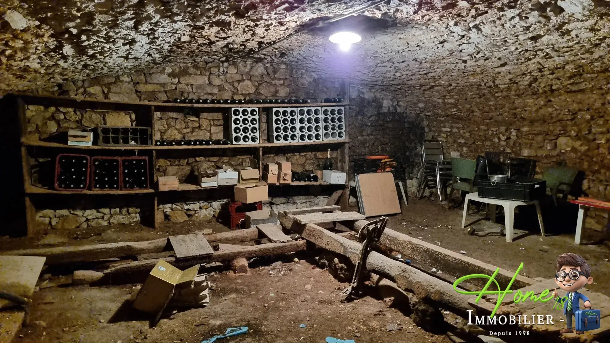 Maison à vendre à Les Aix d'Angillon - Charme et potentiel historique 