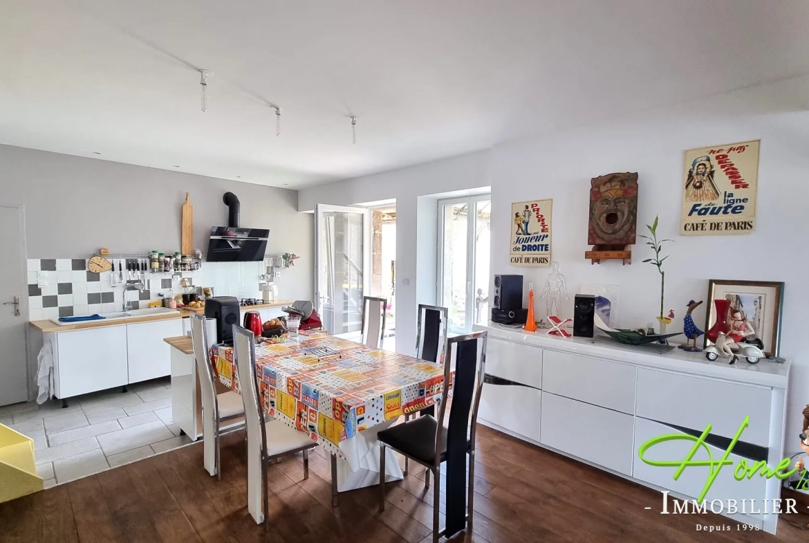 Maison à vendre à Les Aix d'Angillon - Charme et potentiel historique 