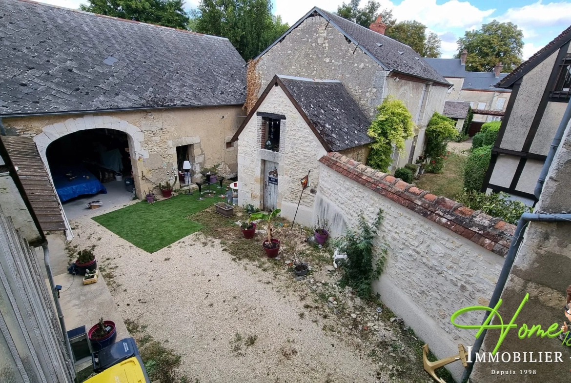 Maison à vendre à Les Aix d'Angillon - Charme et potentiel historique 