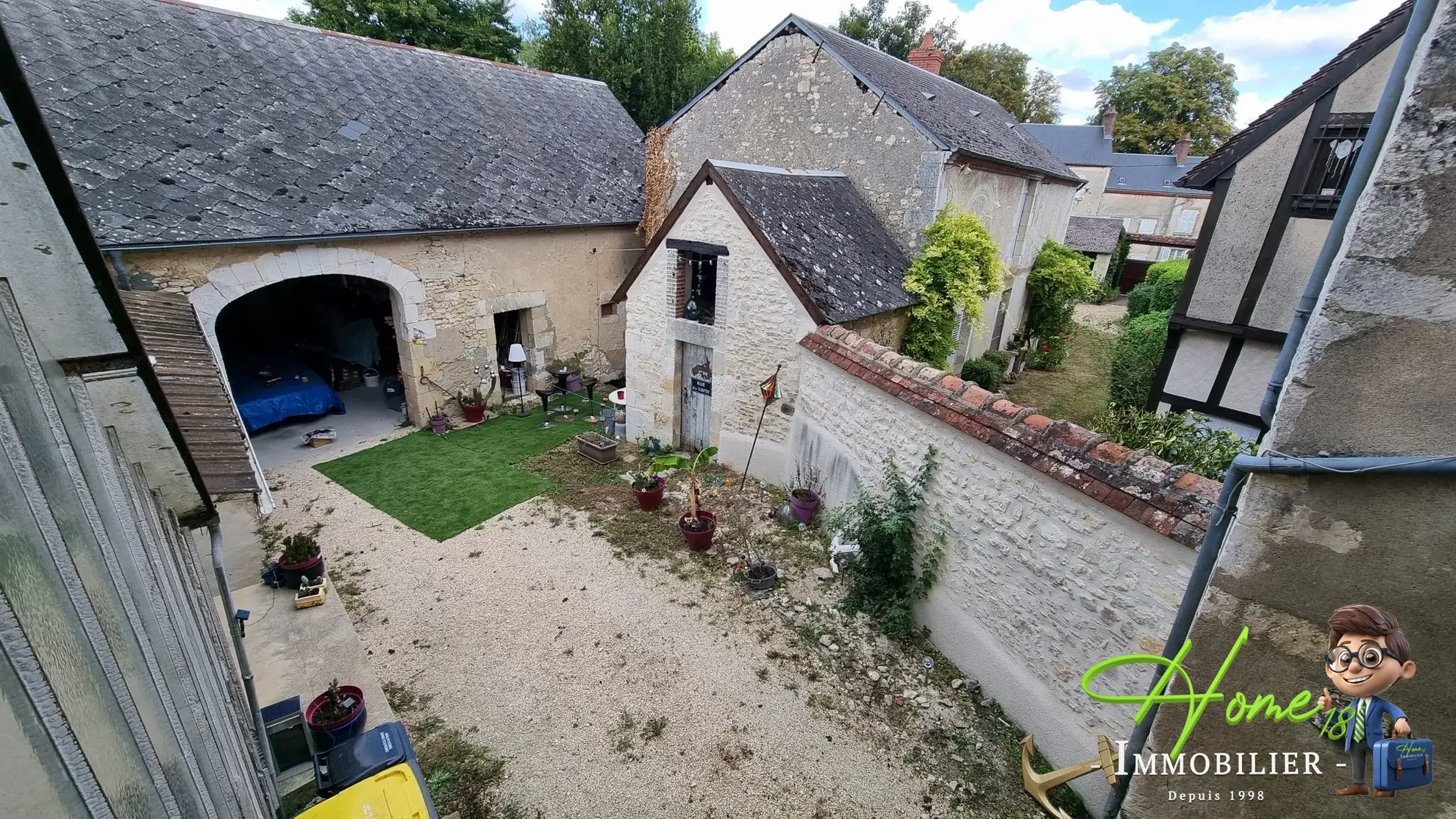 Maison à vendre à Les Aix d'Angillon - Charme et potentiel historique 