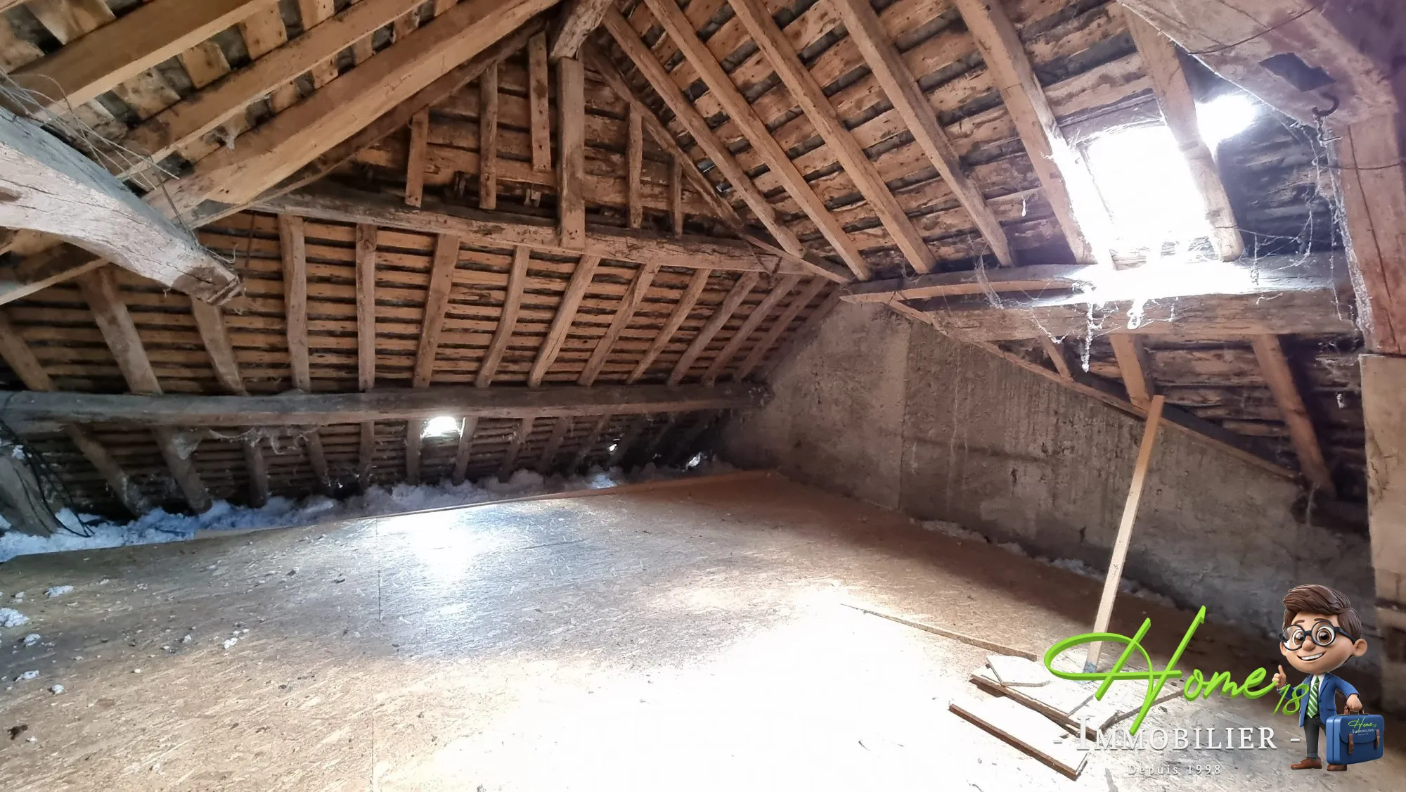 Maison à vendre à Les Aix d'Angillon - Charme et potentiel historique 