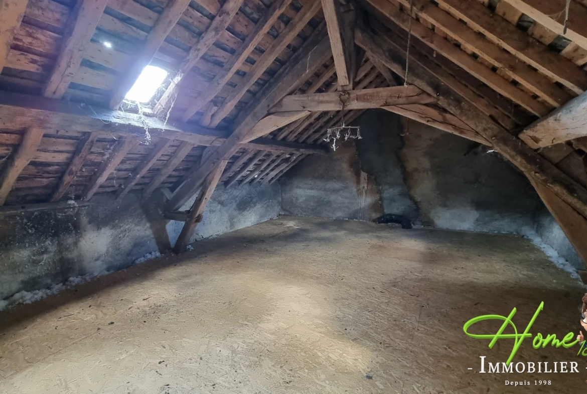 Maison à vendre à Les Aix d'Angillon - Charme et potentiel historique 