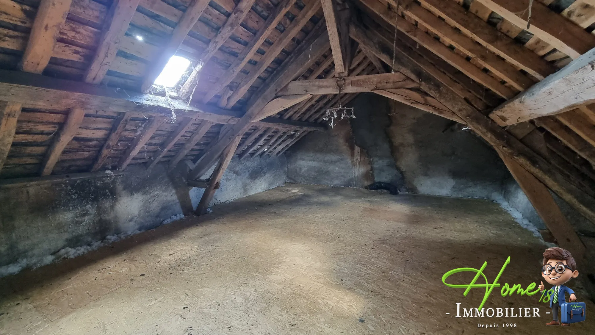 Maison à vendre à Les Aix d'Angillon - Charme et potentiel historique 