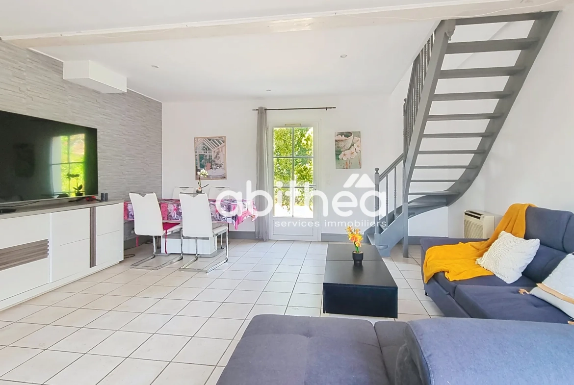Maison familiale de 134 m² à Saint Genis de Saintonge avec 4 chambres et jardin 