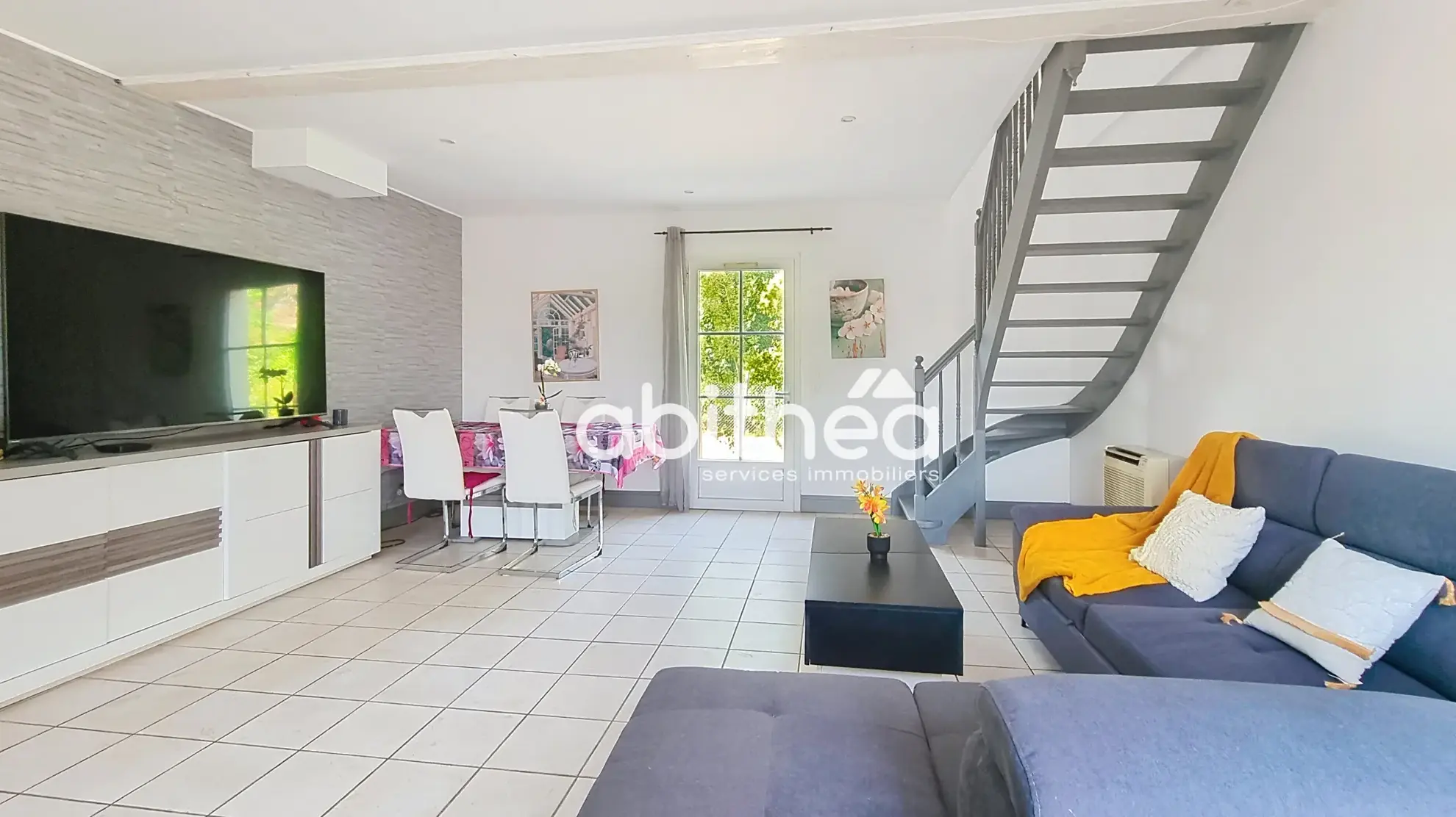 Maison familiale de 134 m² à Saint Genis de Saintonge avec 4 chambres et jardin 