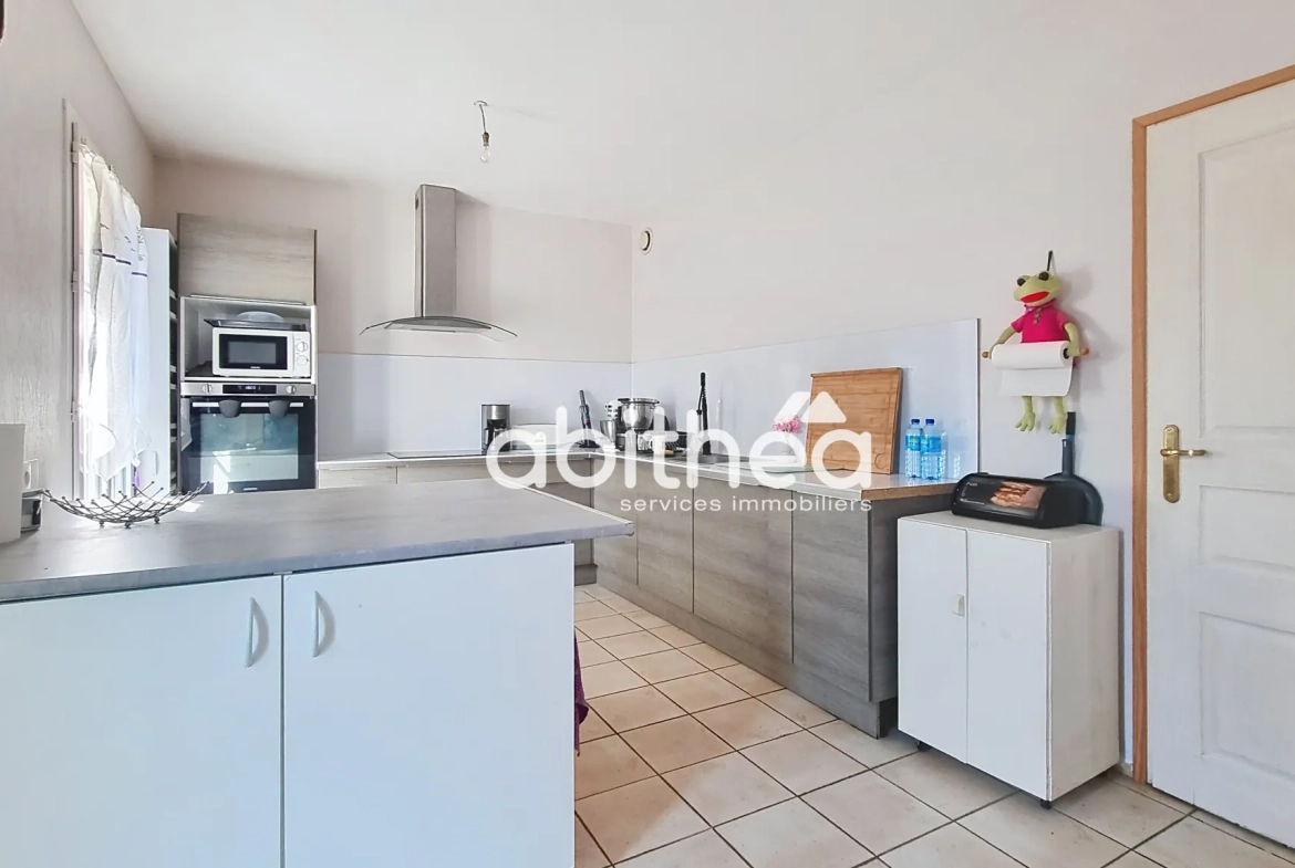 Maison familiale de 134 m² à Saint Genis de Saintonge avec 4 chambres et jardin 