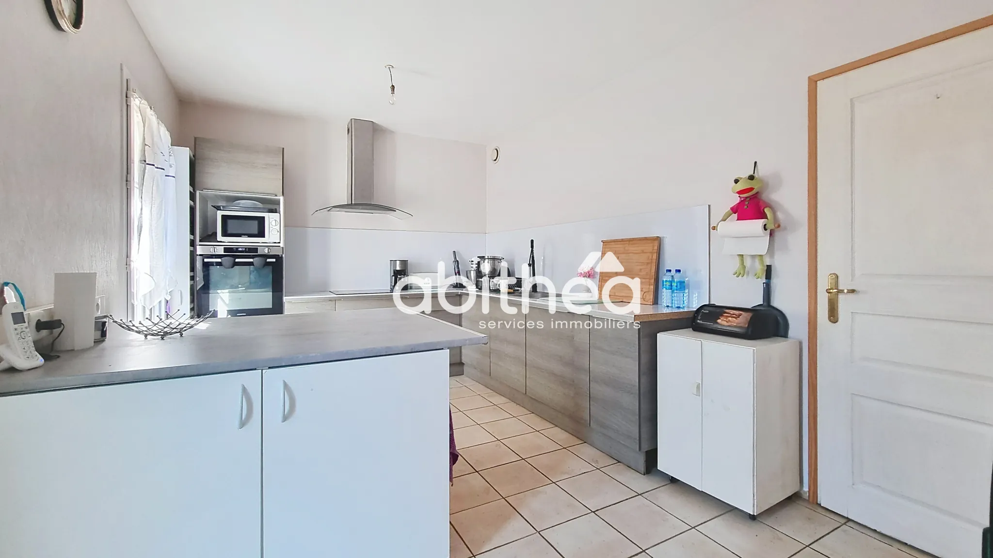 Maison familiale de 134 m² à Saint Genis de Saintonge avec 4 chambres et jardin 