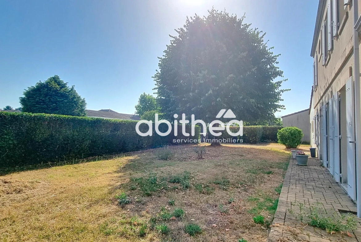 Maison familiale de 134 m² à Saint Genis de Saintonge avec 4 chambres et jardin 