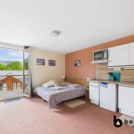 Studio à vendre à LES DESERTS - La Feclaz, résidence avec piscine et vue montagne