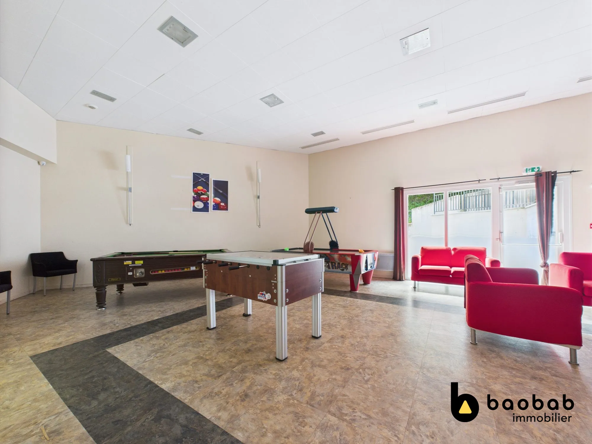 Studio à vendre à LES DESERTS - La Feclaz, résidence avec piscine et vue montagne 