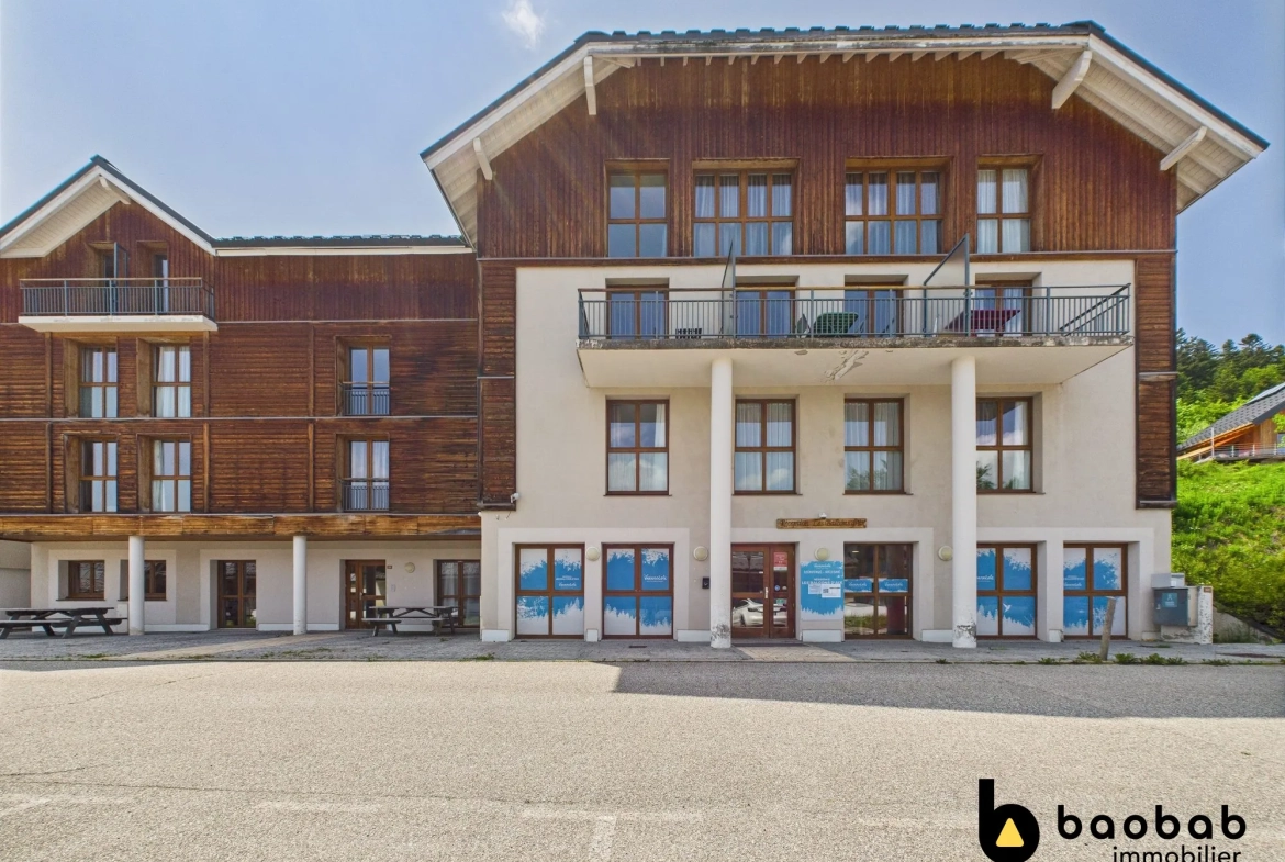 Studio à vendre à LES DESERTS - La Feclaz, résidence avec piscine et vue montagne 