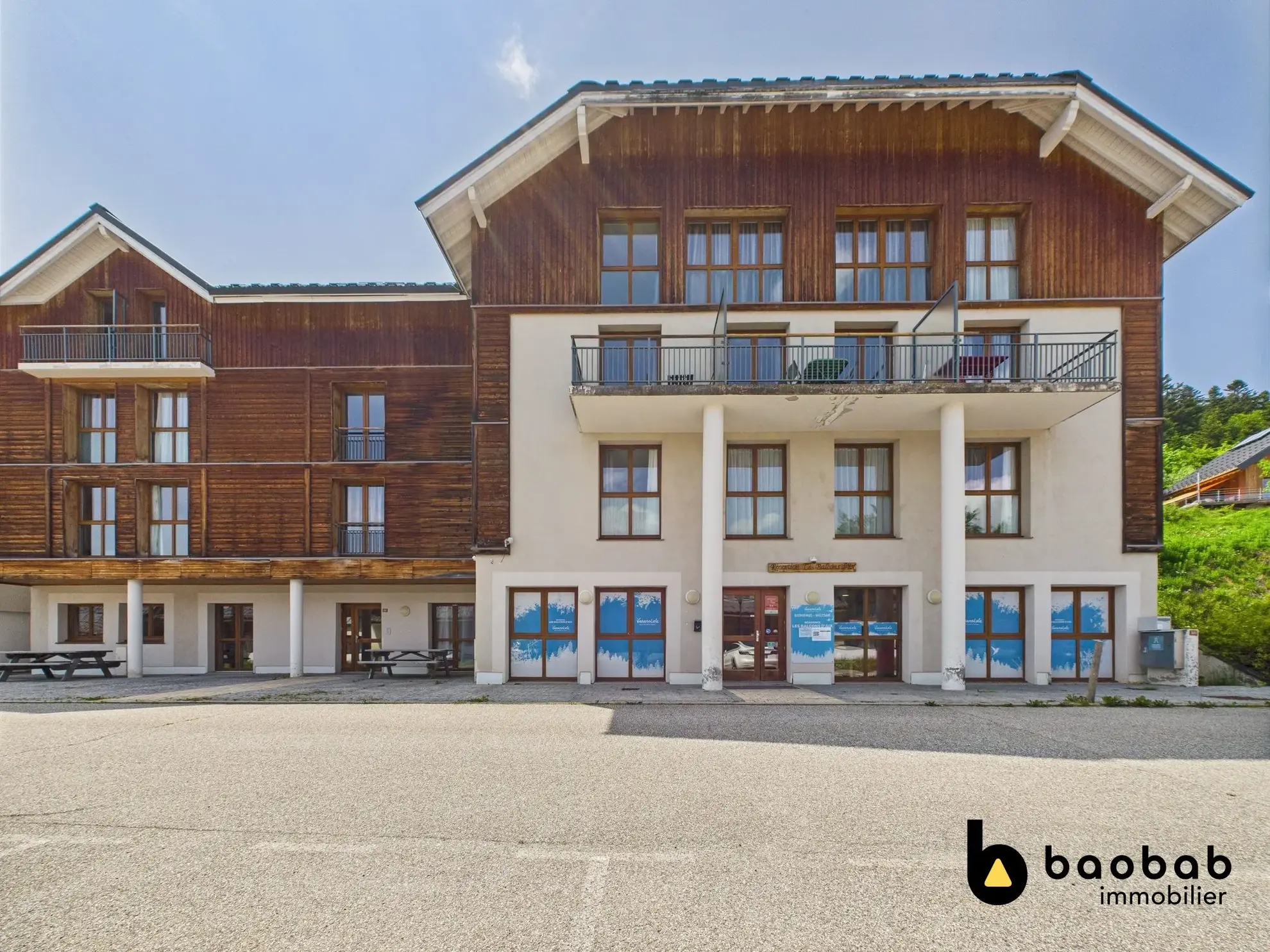 Studio à vendre à LES DESERTS - La Feclaz, résidence avec piscine et vue montagne 