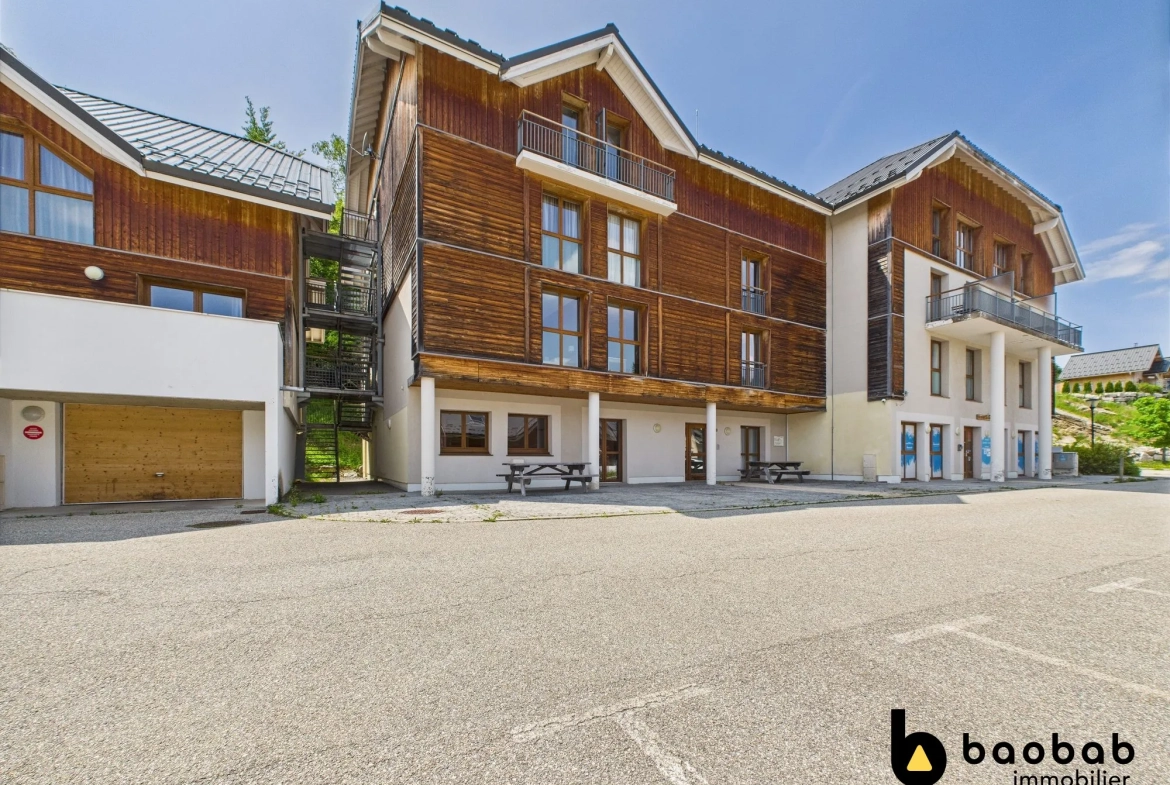 Studio à vendre à LES DESERTS - La Feclaz, résidence avec piscine et vue montagne 