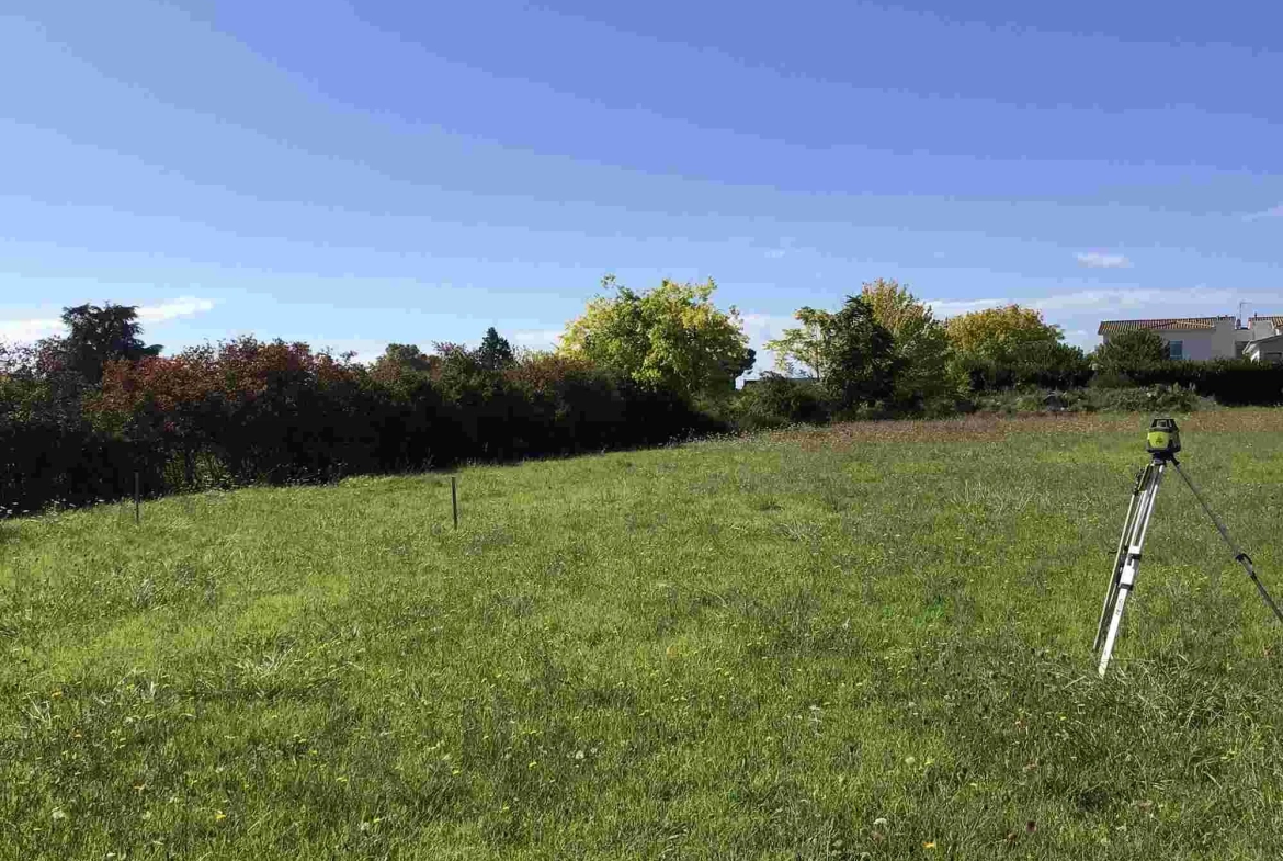 Superbe terrain constructible à Preignac avec vue dégagée près du centre-ville 