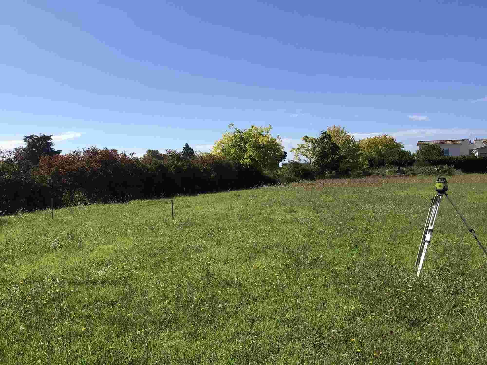 Superbe terrain constructible à Preignac avec vue dégagée près du centre-ville 
