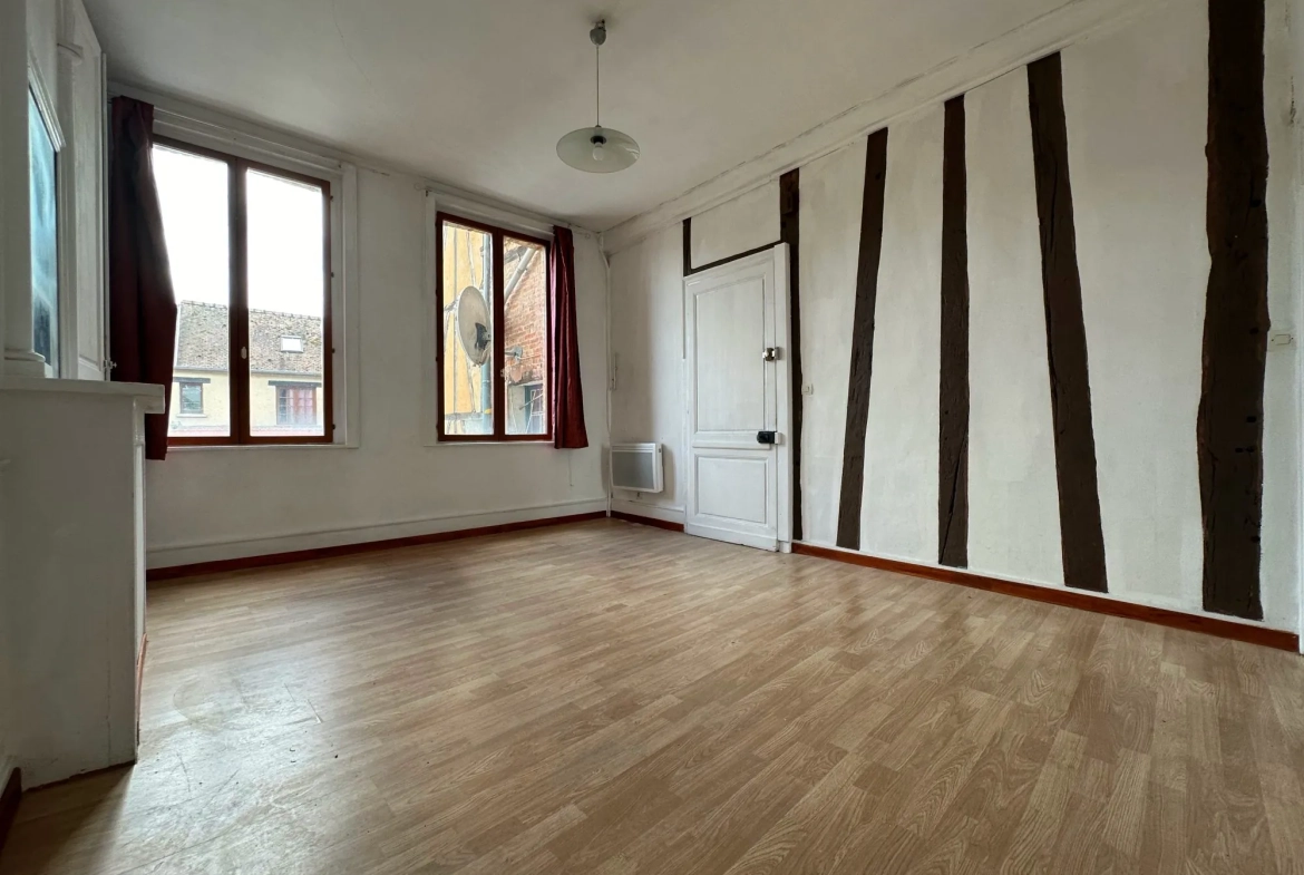 Appartement 2 pièces à Louviers en centre-ville proche commerces 
