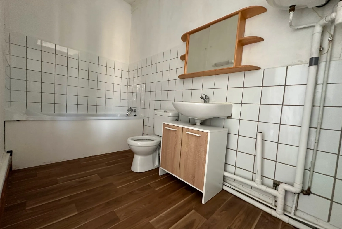 Appartement 2 pièces à Louviers en centre-ville proche commerces 