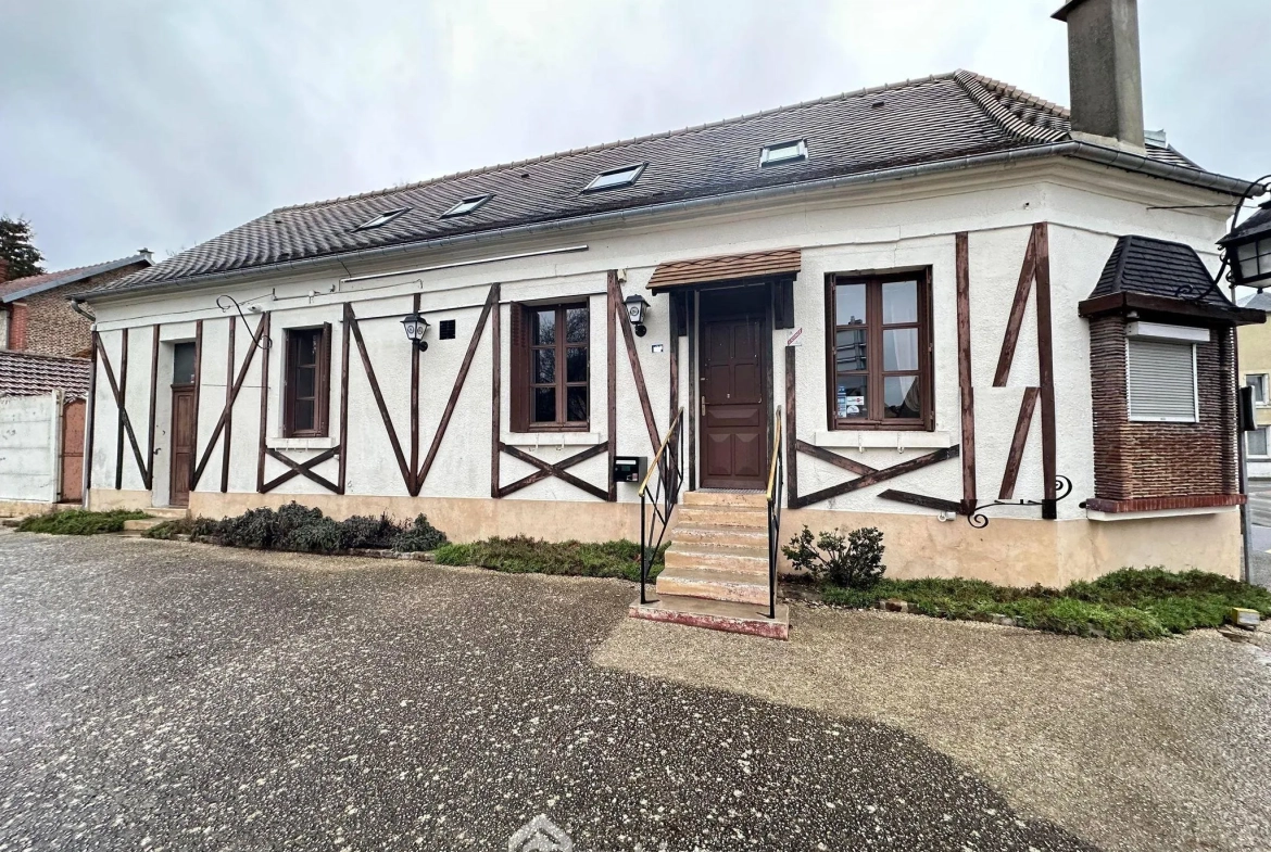 Ancienne propriété commerciale de 205 m² à Bruyères-et-Montbérault avec jardin et garage 