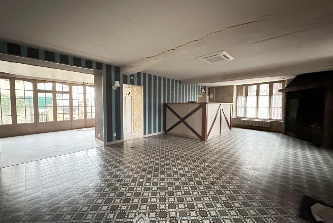 Ancienne propriété commerciale de 205 m² à Bruyères-et-Montbérault avec jardin et garage 