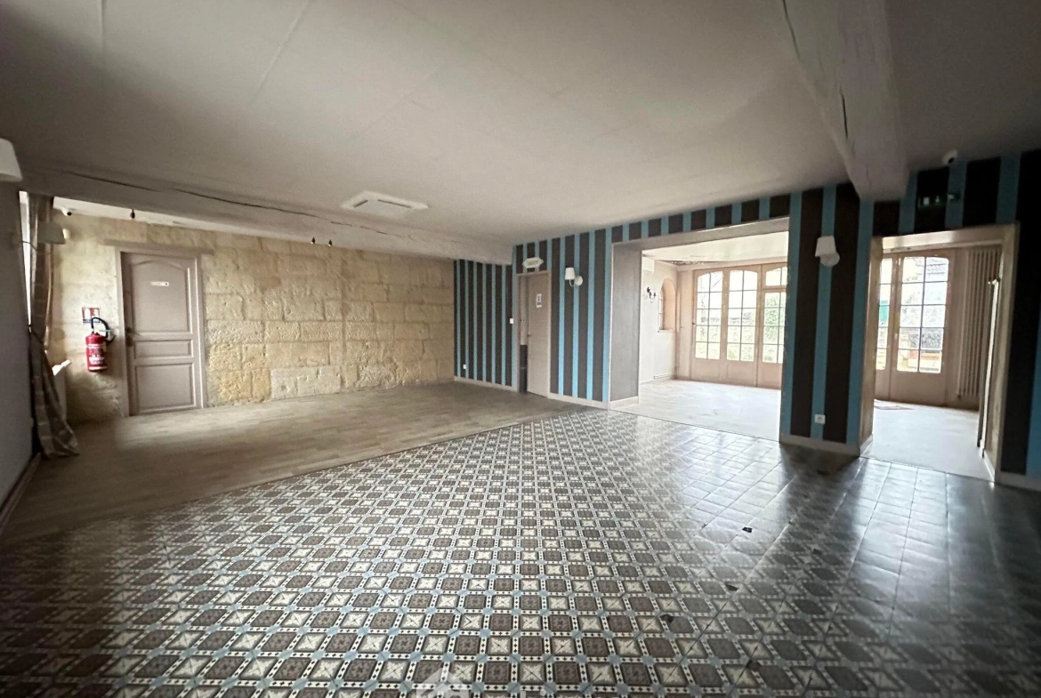 Ancienne propriété commerciale de 205 m² à Bruyères-et-Montbérault avec jardin et garage 