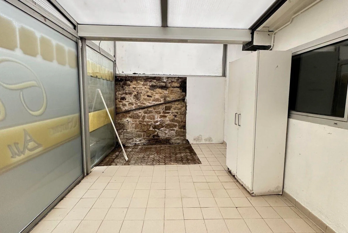 Ancienne propriété commerciale de 205 m² à Bruyères-et-Montbérault avec jardin et garage 