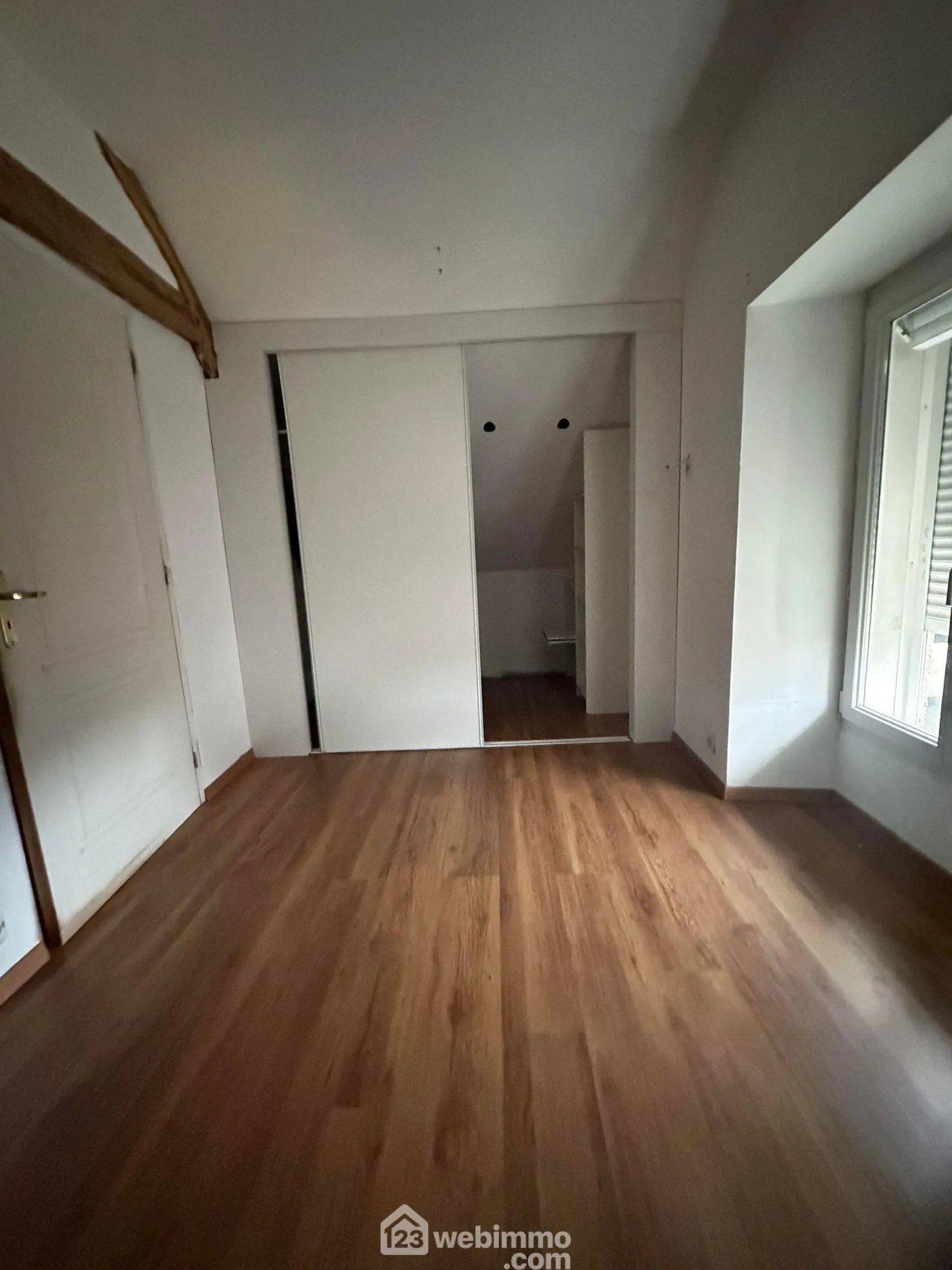 Ancienne propriété commerciale de 205 m² à Bruyères-et-Montbérault avec jardin et garage 