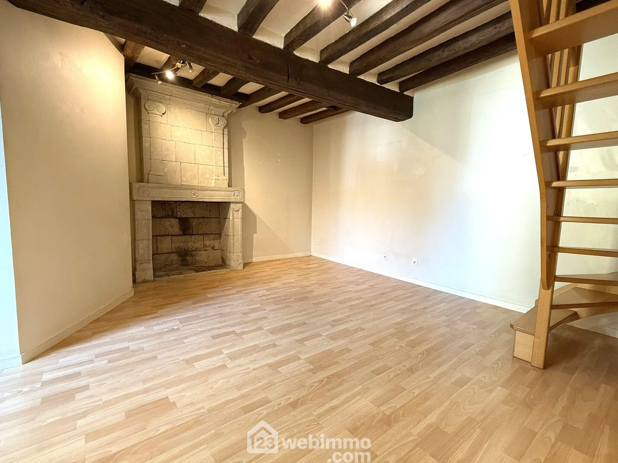 Maison de ville à vendre à Brain-sur-l'Authion - 61m², idéale pour investissement ou premier achat 