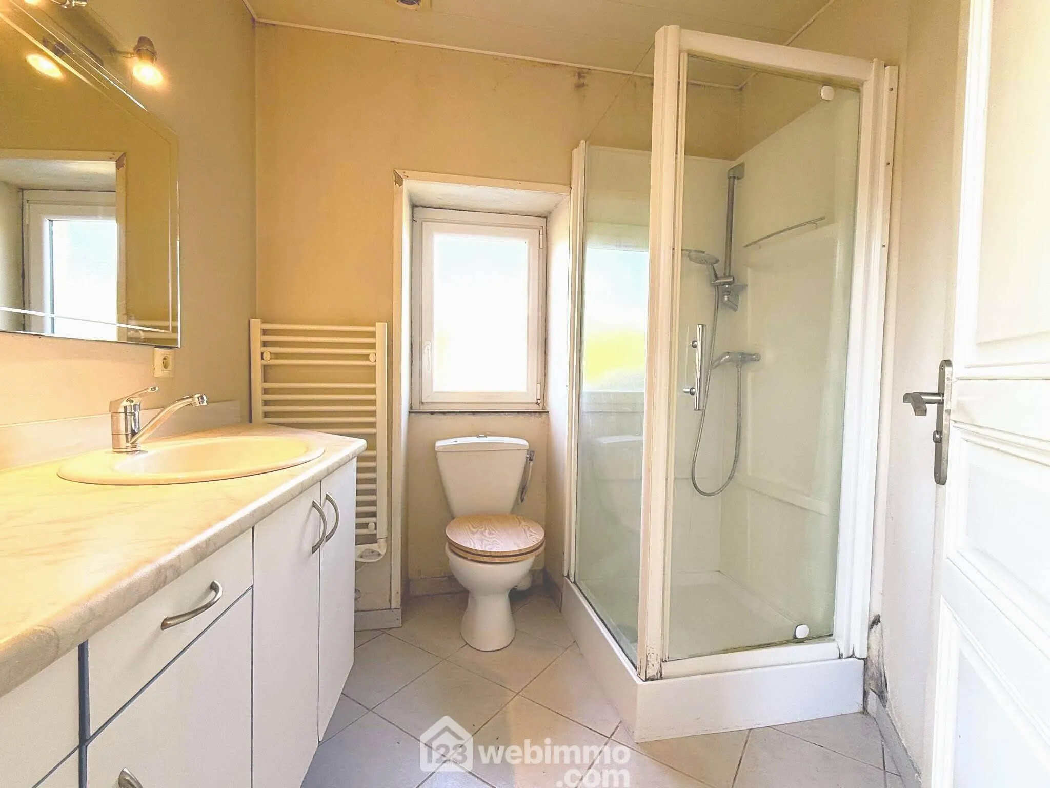 Maison de ville à vendre à Brain-sur-l'Authion - 61m², idéale pour investissement ou premier achat 