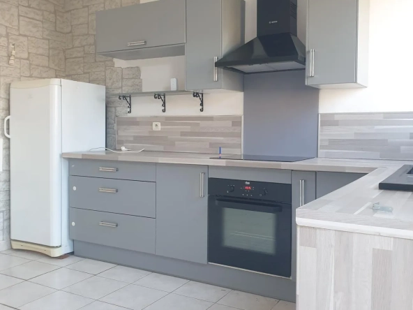 Maison lumineuse en centre-ville de Fabrègues, 78 m² rénovée avec terrasse et garage