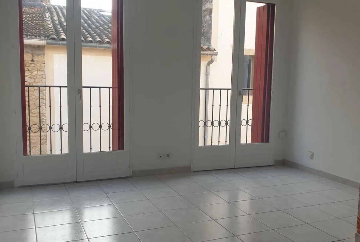 Maison lumineuse en centre-ville de Fabrègues, 78 m² rénovée avec terrasse et garage 