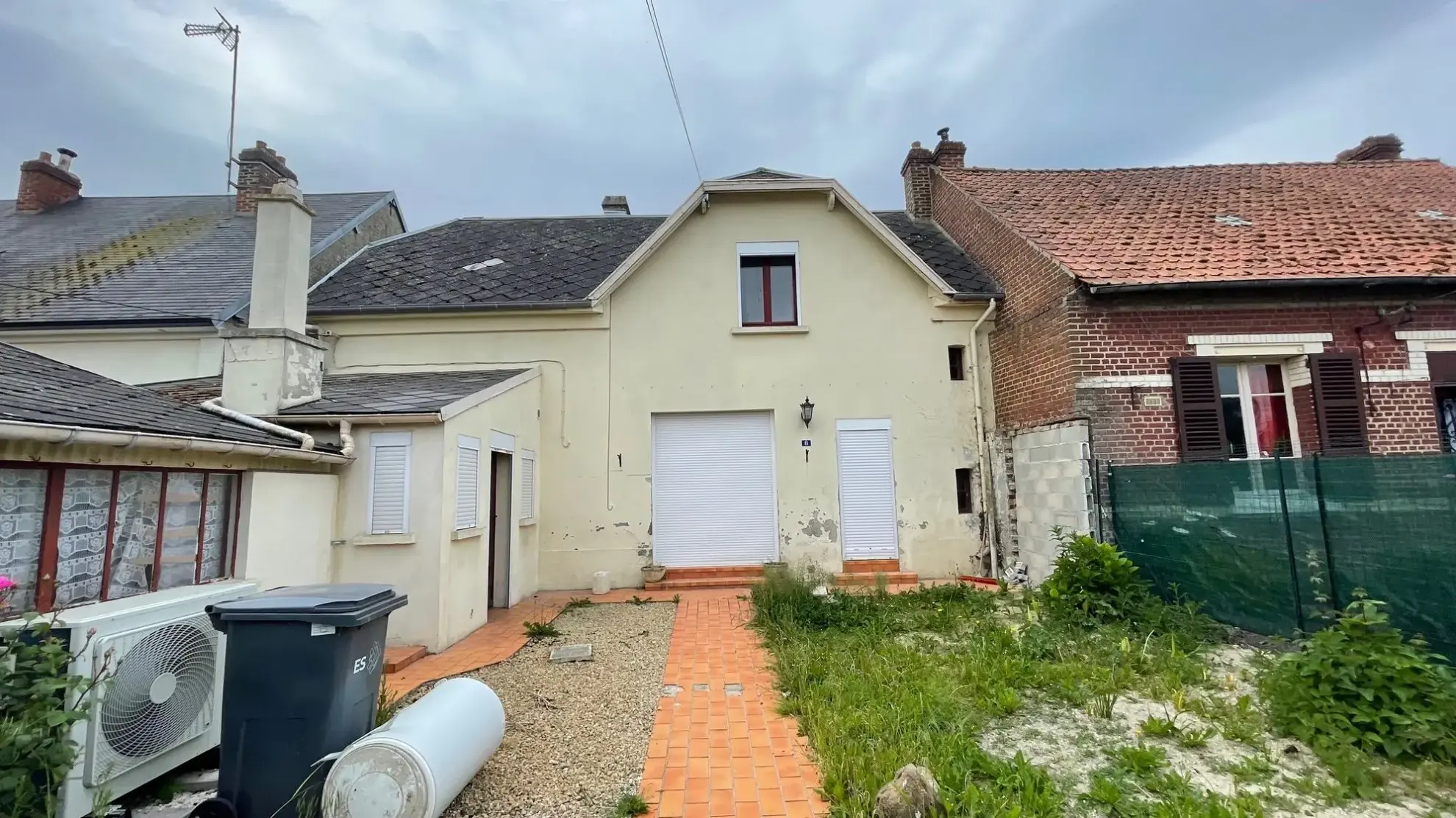 Maison à vendre à Hombleux avec jardin, garage et 2 chambres 