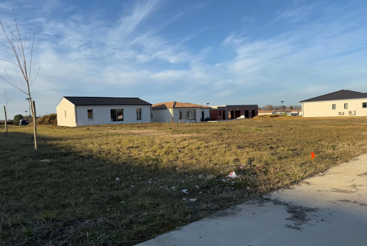 Terrain constructible de 599 m² à Estillac, proche d'Agen 