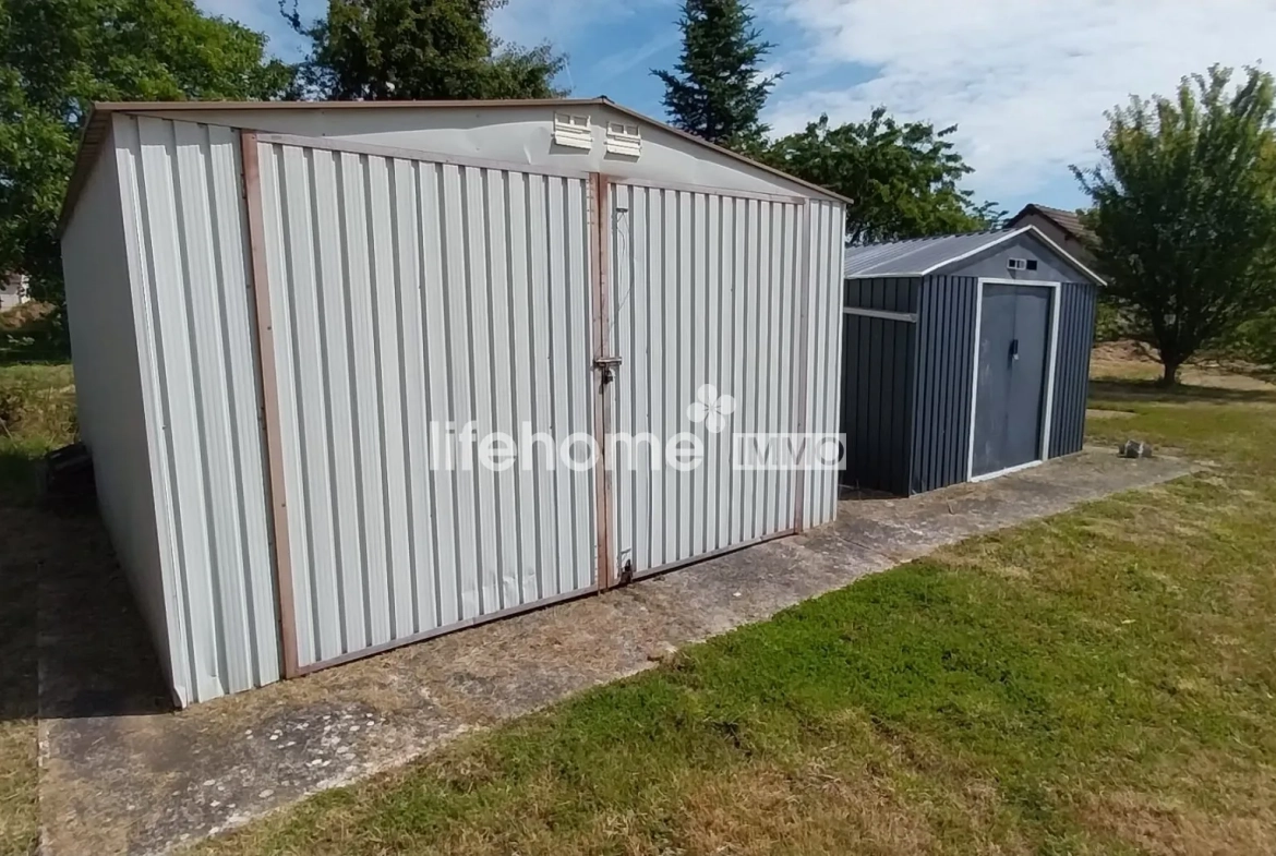 Spacieux pavillon T5 avec piscine couverte à Concremiers - 96m² habitables, terrain 1400m² 