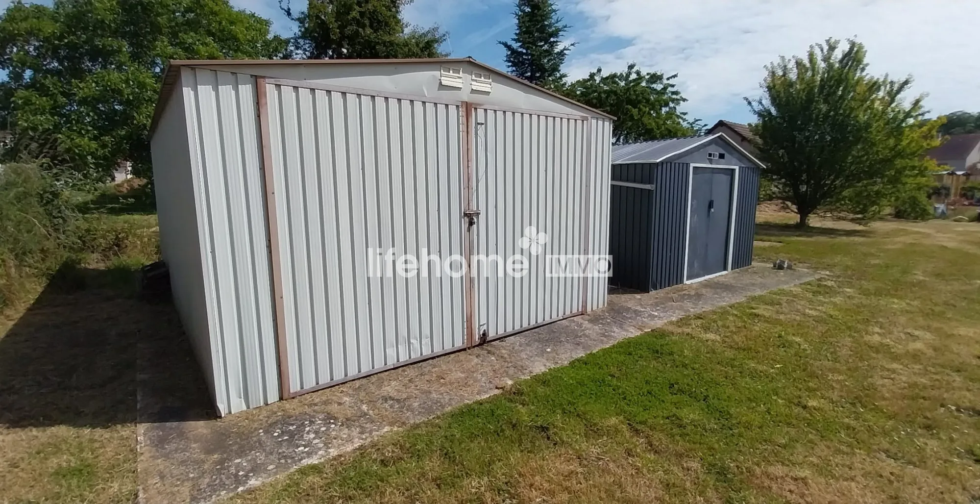 Spacieux pavillon T5 avec piscine couverte à Concremiers - 96m² habitables, terrain 1400m² 
