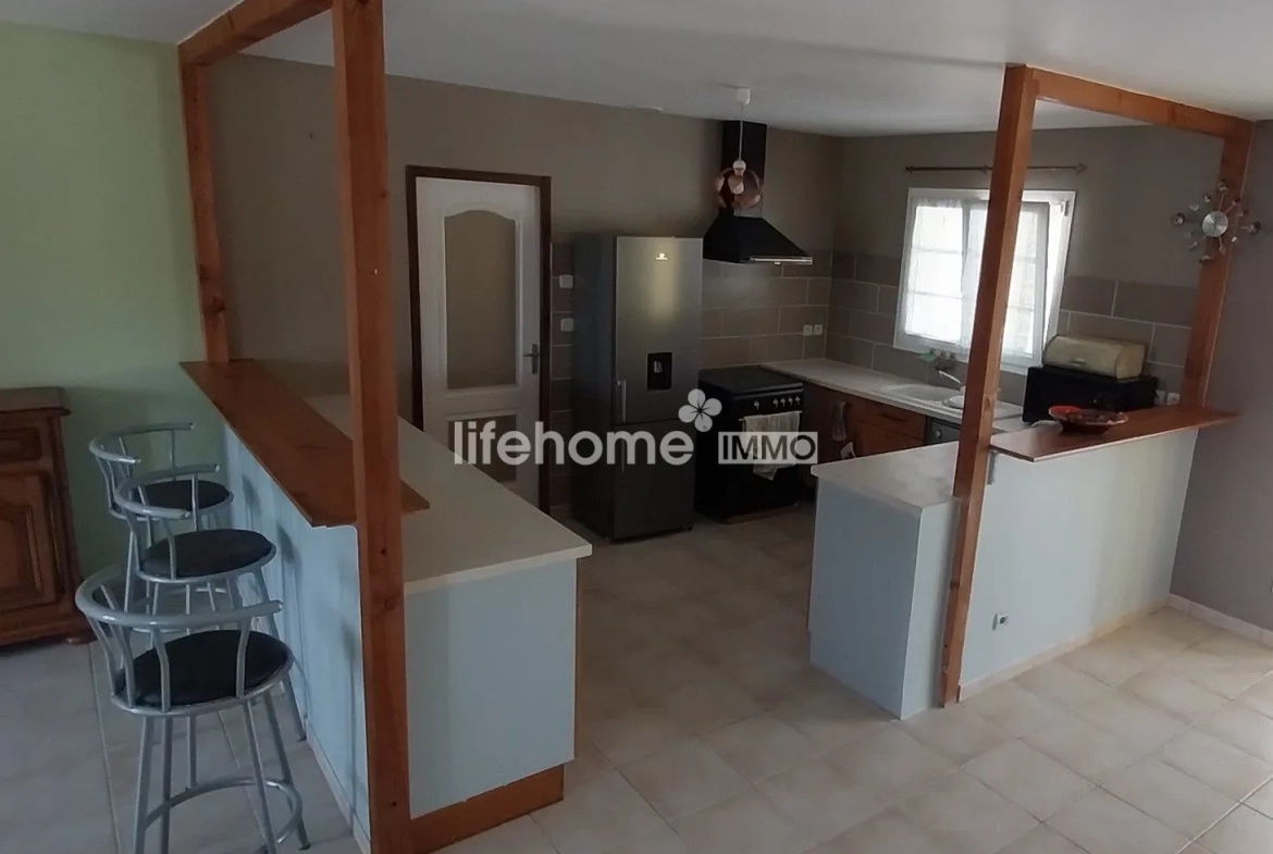 Spacieux pavillon T5 avec piscine couverte à Concremiers - 96m² habitables, terrain 1400m² 