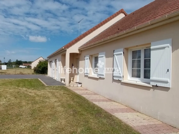 Spacieux pavillon T5 avec piscine couverte à Concremiers - 96m² habitables, terrain 1400m²